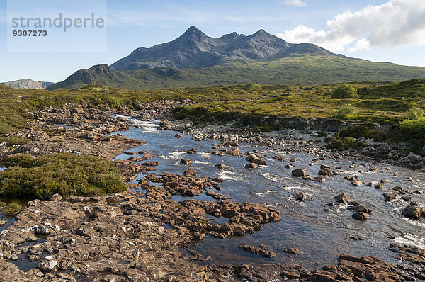 Fluss Sligachan und der Berg Sgurr nan Gillean der Cuillin Range  Isle of Skye  Schottland  Großbritannien