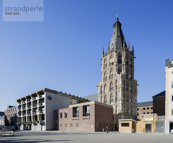 Historisches Rathaus der Stadt Köln  Rathausturm und Erweiterungsbau aus den 1950er Jahren  Alter Markt  Altstadt  Köln  Nordrhein-Westfalen  Deutschland