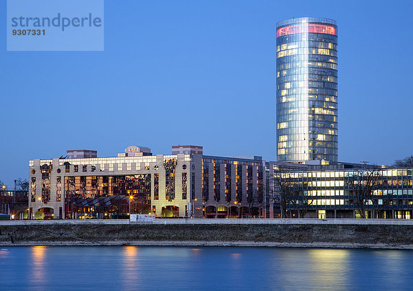 hoch oben Gebäude aufwärts Büro Köln Deutz Deutschland Nordrhein-Westfalen Nordrhein-Westfalen