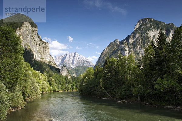 Ausblick von der Ennsbrücke in den Gesäuseeingang  hinten der Ödstein  bei Weng  Nationalpark Gesäuse  Steiermark  Österreich