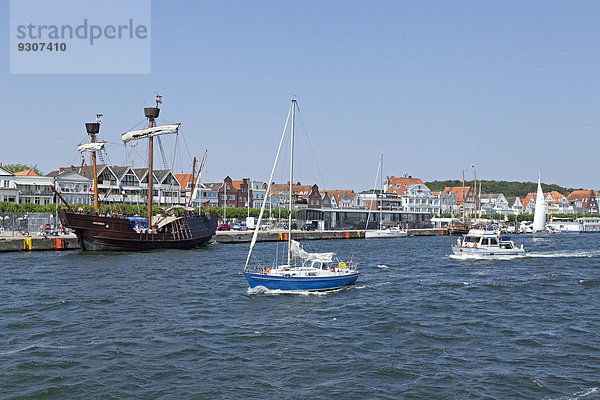 Bootsverkehr  Travemünde  Schleswig-Holstein  Deutschland