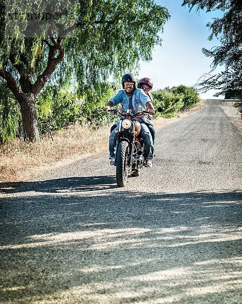 Motorradfahren auf der Landstraße  Cagliari  Sardinien  Italien