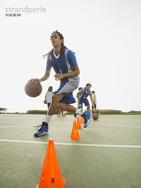 Drucklufthammer Teamwork üben Basketball