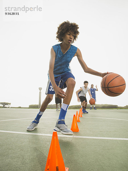 Drucklufthammer Teamwork üben Basketball