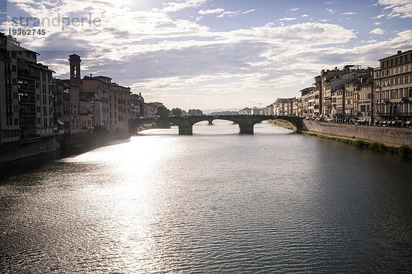 Italien  Toskana  Florenz  Fluss Arno  Blick von der Ponte Vecchio