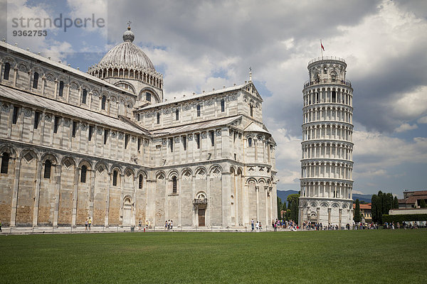 Italien  Toskana  Pisa  Piazza dei Miracoli mit Kathedrale und schrägem Turm