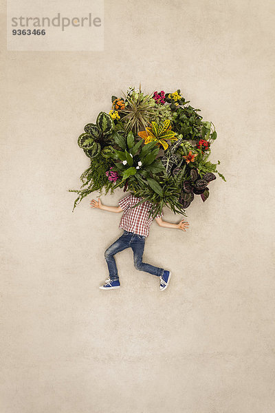 Junge mit Pflanzen als Kopf