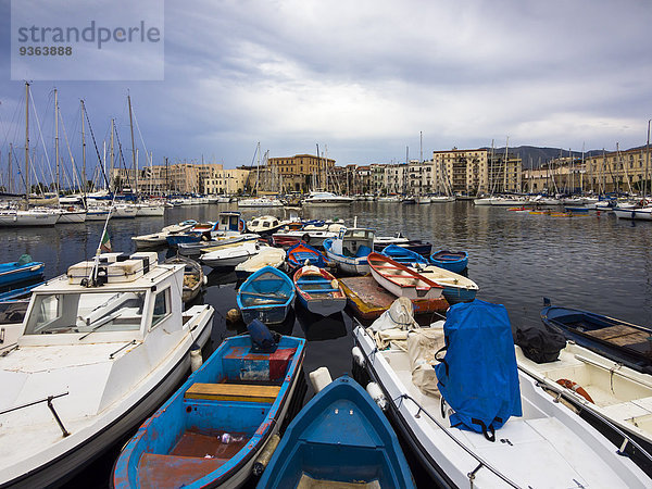 Italien  Sizilien  Palermo  Fischerboote im Hafen