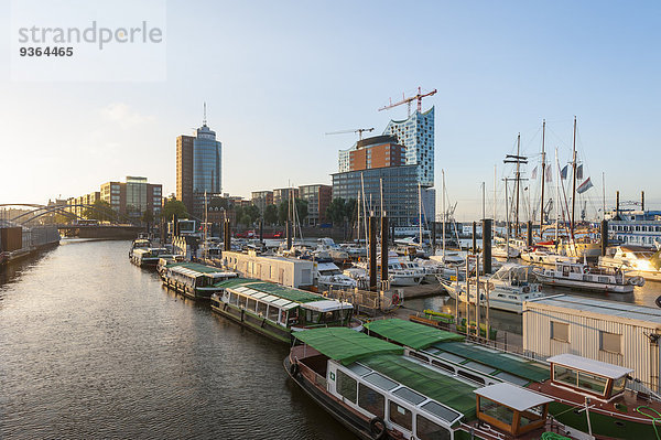 Deutschland  Hamburg  Niederhafen  im Hintergrund die Kehrwiederspitze
