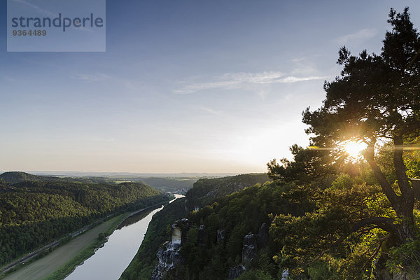 Deutschland  Sachsen  Sächsische Schweiz  Blick von der Bastei  Elbe