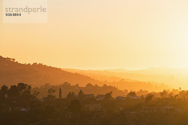 USA  Kalifornien  Los Angeles  Villen in den Hollywood Hills bei Sonnenuntergang