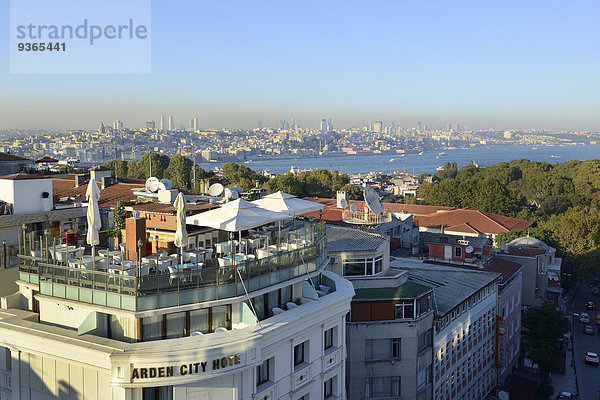 Türkei  Istanbul  Dachterrasse des Arden City Hotel