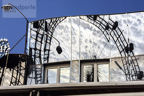 Österreich  Wien  Prater  Spiegelung des Wiener Riesenrades in einer Glasfassade