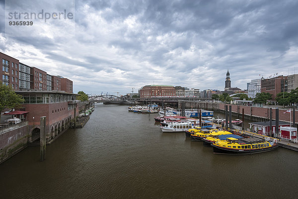 Deutschland  Hamburg  Schiffe im Binnenhafen