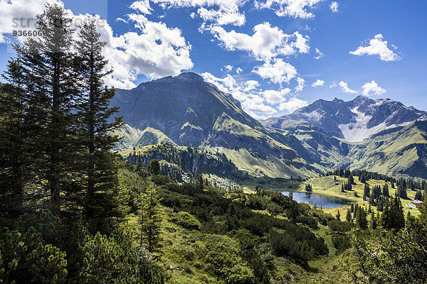 Österreich  Vorarlberg  Berglandschaft und Koerbersee