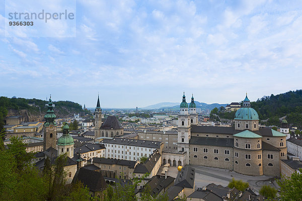 Österreich  Salzburg  Innenstadt  Peterskirche und Salzburger Dom