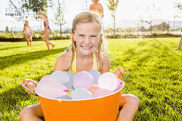 Wasser Europäer Luftballon Ballon Garten Mädchen Hinterhof spielen