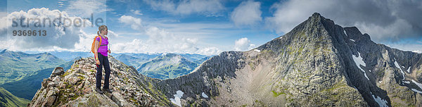 Europäer Berg Felsen wandern Mädchen