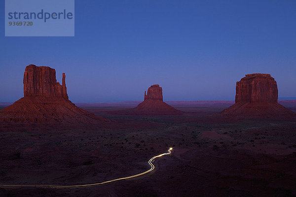 Felsbrocken Vereinigte Staaten von Amerika USA Auto Landschaft fahren Wüste Anordnung Nostalgie lang langes langer lange Spitzkoppe Afrika Utah