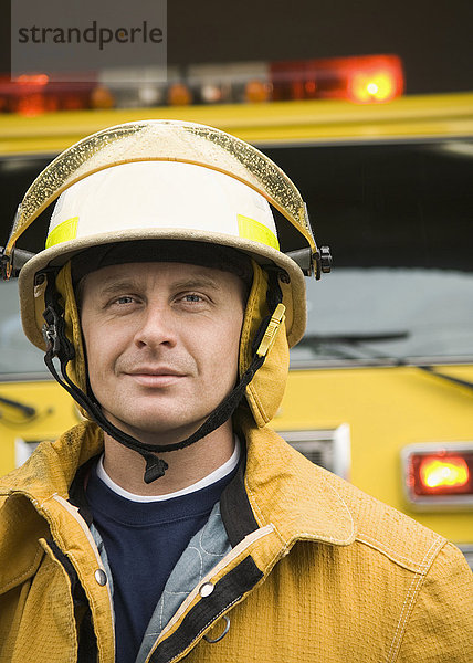 Europäer Kleidung Feuerwehrmann Helm