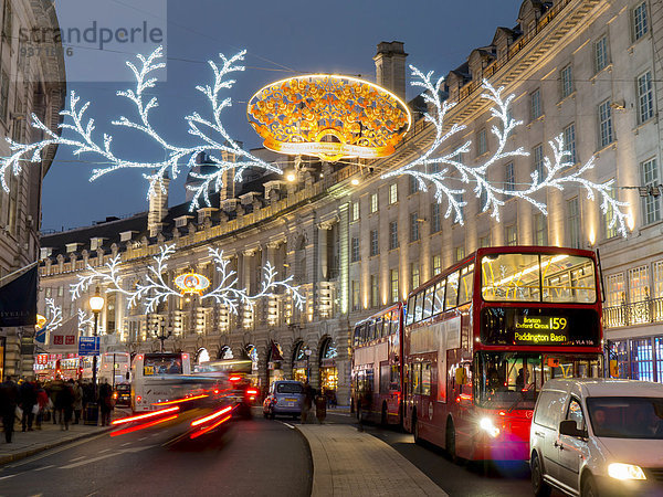 Regent Street zu Weihnachten  London  England  Großbritannien