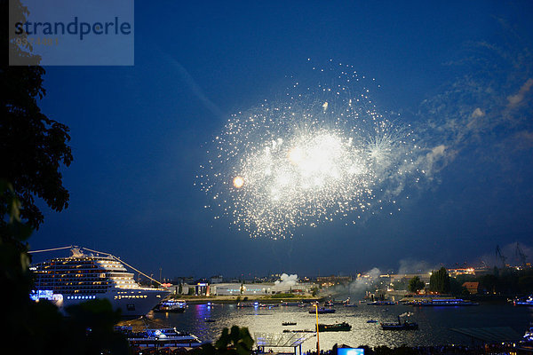 Feuerwerk anlässlich Blue Port Hamburg  Deutschland