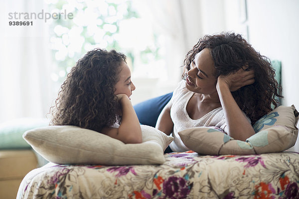 sprechen Bett Tochter 5-9 Jahre 5 bis 9 Jahre Mutter - Mensch