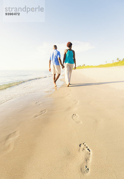 gehen Strand reifer Erwachsene reife Erwachsene