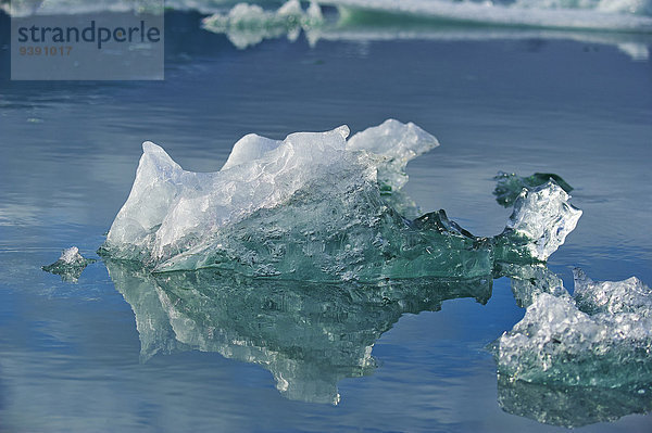 Detail Details Ausschnitt Ausschnitte Europa Reise Spiegelung Urlaub See Gletscher Island Reflections