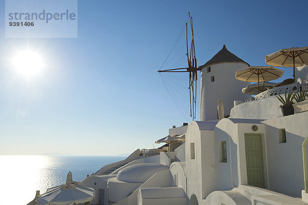 Windturbine Windrad Windräder Außenaufnahme Europa Tag Gebäude niemand Architektur Insel Griechenland Santorin Kykladen griechisch Mittelmeer Oia Ia