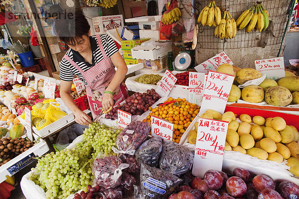 Lebensmittel Frucht Gesundheit Markt essen essend isst China Asien Obstladen Obstgeschäft Hongkong Straßenverkäufer