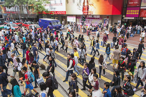 Städtisches Motiv Städtische Motive Straßenszene überqueren Mensch Menschen Menschenmenge chinesisch kaufen Kunde China Asien bevölkert Hongkong