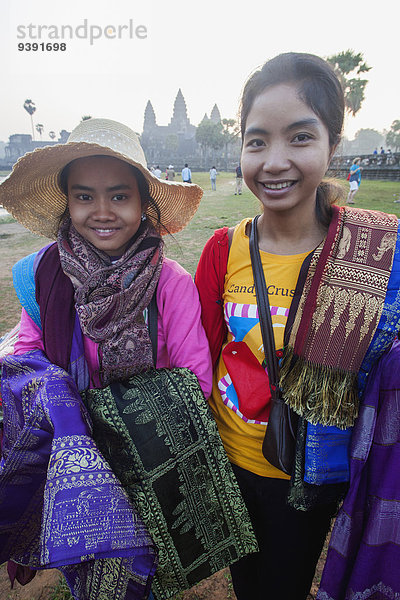 Schal kaufen Souvenir Mädchen UNESCO-Welterbe Kambodscha