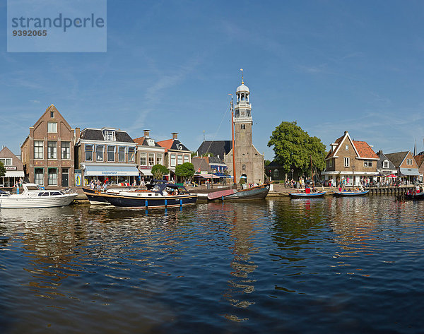 Wasser Europa Mensch Menschen Sommer Großstadt Boot Dorf Schiff Niederlande Friesland Innenhafen