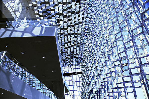 Reykjavik Hauptstadt Hafen Konzerthaus Europa Glas Attraktivität Architektur Fassade Hausfassade Sehenswürdigkeit Konzertsaal Harfe Harpa Island modern