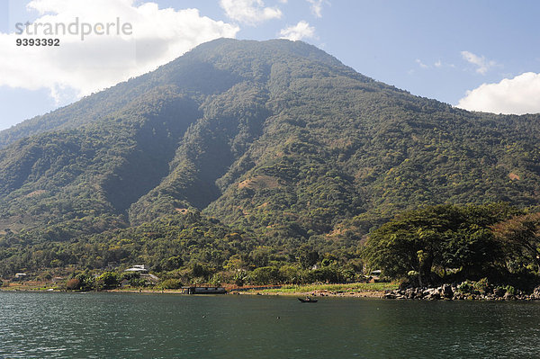 Landschaftlich schön landschaftlich reizvoll Amerika Wolke Baum See Natur Vulkan Mittelamerika Guatemala