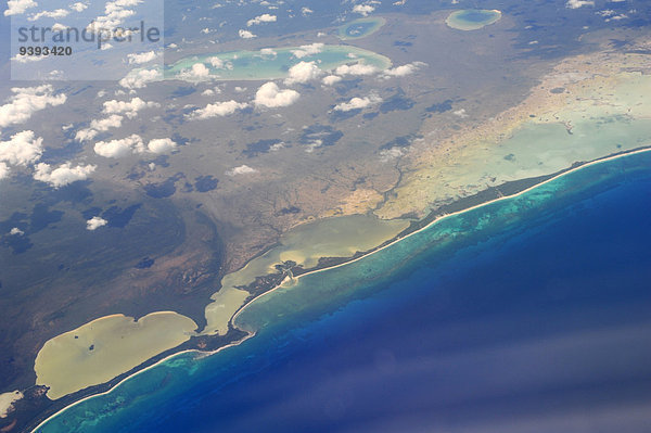 Landschaftlich schön landschaftlich reizvoll Wasser Amerika Wolke Ozean Küste Meer Natur Mexiko Ansicht Luftbild Fernsehantenne Lagune Yucatan
