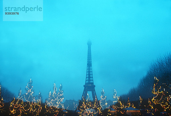 Paris Hauptstadt Frankreich Weihnachtsbaum Tannenbaum Eiffelturm Weihnachtsbäume