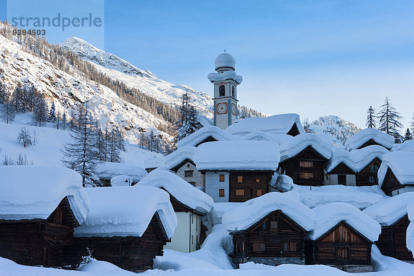 Europa Winter Wohnhaus Gebäude Kirche Dorf Schnee Schweiz Valle