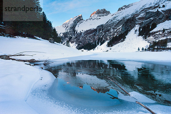 Europa Winter Spiegelung See Eis Bach Schweiz