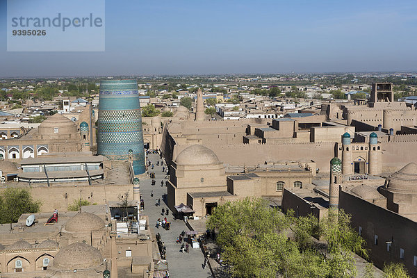 Straße Reise Großstadt Architektur Geschichte Religion Tourismus Geographie UNESCO-Welterbe Asien Zentralasien Islam Minarett Usbekistan