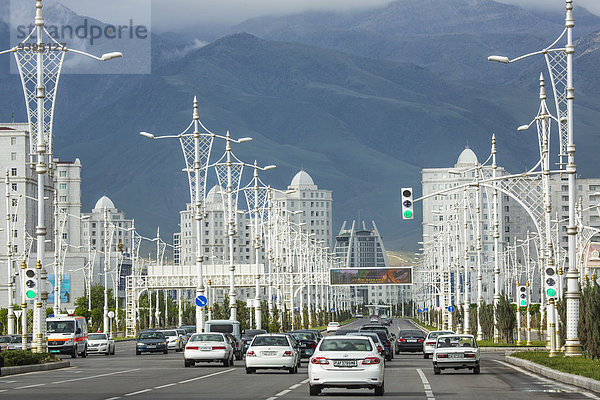 Straßenlaterne Laterne Großstadt Fernverkehrsstraße weiß Architektur Apartment Asien Allee Zentralasien neu Straßenverkehr