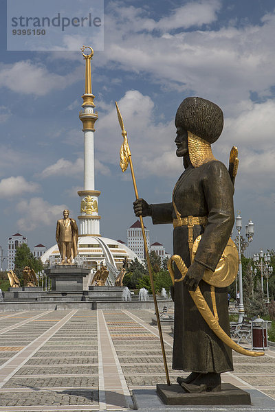 Skyline Skylines Reise Großstadt Architektur bunt Monument Statue Tourismus Kampf Asien Allee Zentralasien