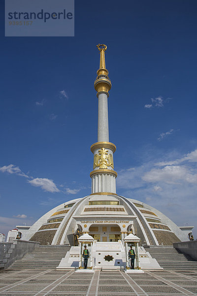 Skyline Skylines Mann Reise Großstadt Architektur bunt Monument Statue Tourismus Asien Allee Zentralasien Unabhängigkeit