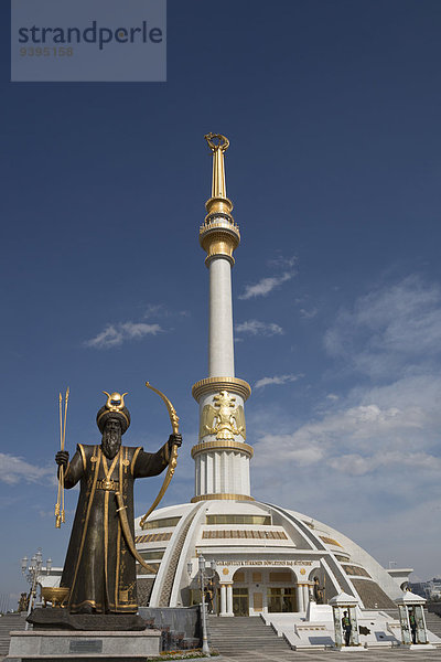 Skyline Skylines Reise Großstadt Architektur bunt Monument Statue Tourismus Asien Allee Zentralasien Unabhängigkeit