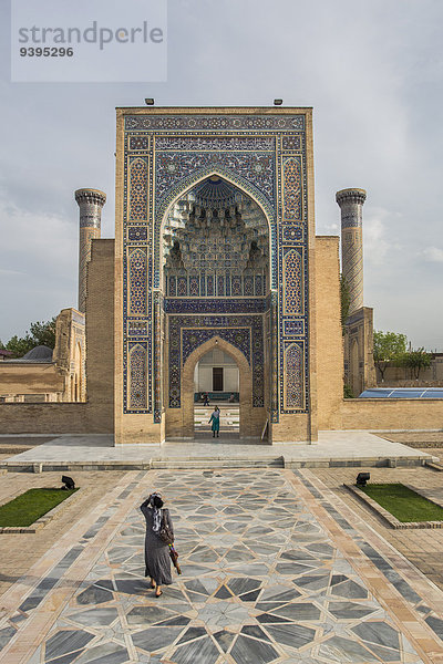 Skyline Skylines Reise Großstadt Architektur Geschichte Wahrzeichen bunt Tourismus UNESCO-Welterbe Asien Zentralasien Mausoleum Samarkand Seidenstraße Usbekistan
