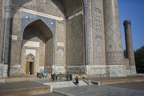 Reise Großstadt Architektur Geschichte bunt groß großes großer große großen Eingang Tourismus UNESCO-Welterbe Asien Zentralasien Moschee Samarkand Seidenstraße Usbekistan