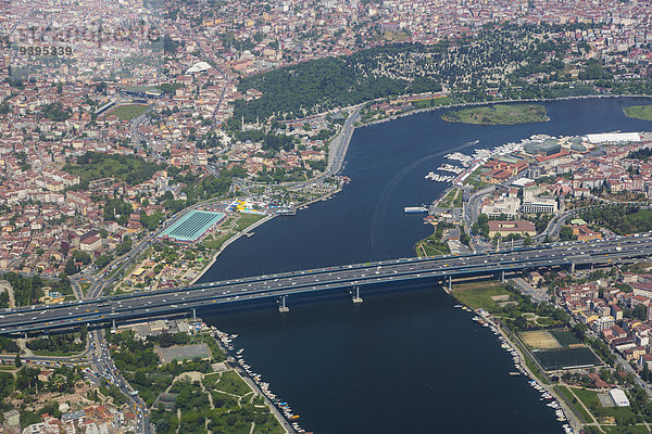 Großstadt Wahrzeichen Brücke Fernsehantenne Goldenes Horn Istanbul Türkei