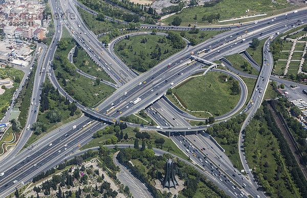 überqueren Transport Großstadt Bundesstraße Autobahn Fernsehantenne Ortsteil Istanbul Straßenverkehr Türkei