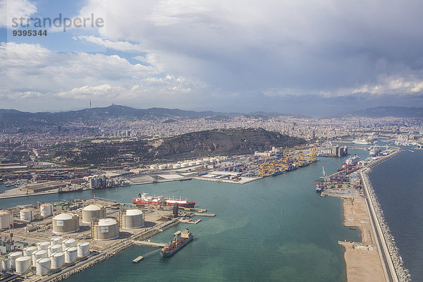 Panorama Hafen Kraftstofftank Industrie Großstadt Fernsehantenne Barcelona Katalonien Spanien